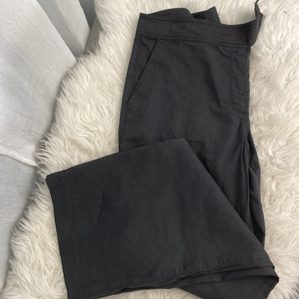 Eileen fisher Women’s grey pants with side pockets size 12